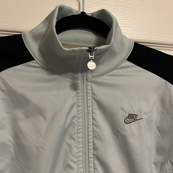 Nike Jacket - Picture 2 of 8